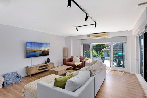 Sandy Cove Apartment The Entrance 8 - Tourism Adelaide 1