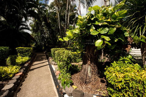 Sarina Palms Caravan And Cabins Village - Tourism Adelaide 2