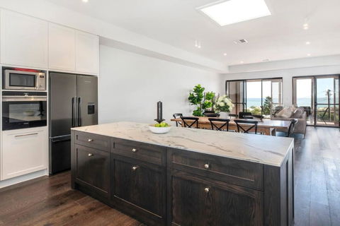 SEA FOR MILES At Semaphore To Relax & Unwind - Tourism Adelaide 3