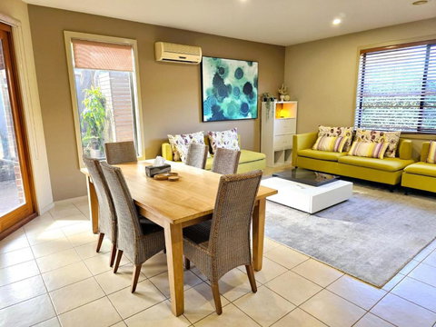 Specious Ex-display 5 BDR House,up To 15 Guests- Williams Landing - Tourism Adelaide 1