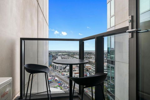 Stunning Lake Views Apt W Balcony And Wi-Fi - Tourism Adelaide 3