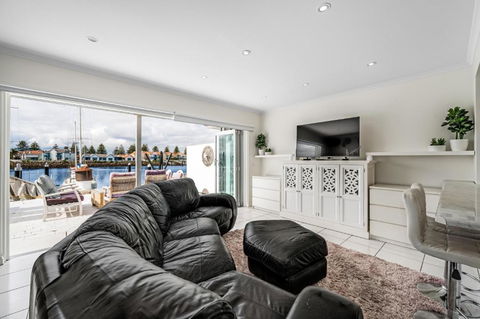 Swainson On Gulf Point - Tourism Adelaide 0