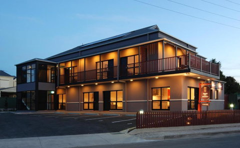 Tanunda Hotel Apartments - Tourism Adelaide 0