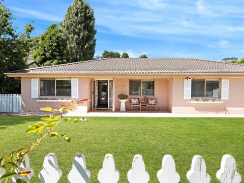 That Pink House - Tourism Adelaide 1