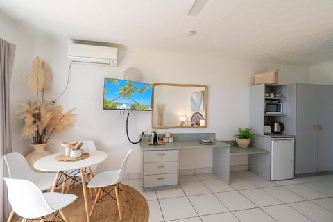 The Bohemian On The Beach - Tourism Adelaide 2