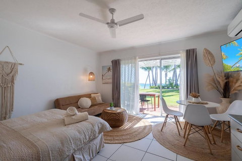 The Bohemian On The Beach - Tourism Adelaide 1