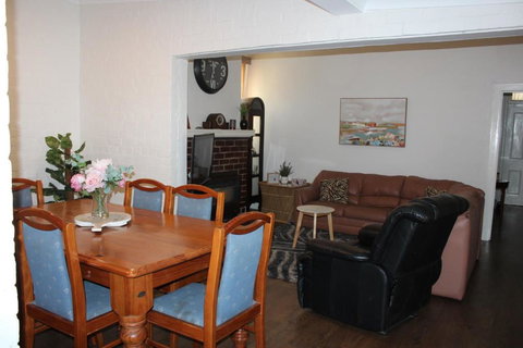 The Cosy House - Central Albury - Tourism Adelaide 3