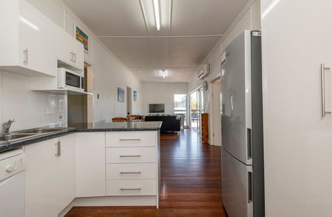 The Cottage 16 Clarke Street Bargara - Tourism Adelaide 3