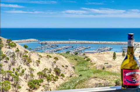 The Darling Of Marina - A Hilltop And Sea Getaway - Tourism Adelaide 0
