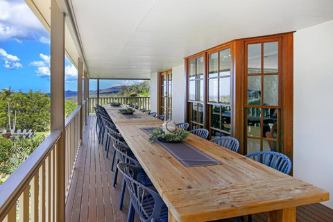 The Golden Whistler Montville - Tourism Adelaide 1