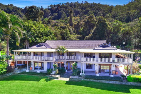 The Golden Whistler Montville - Tourism Adelaide 0