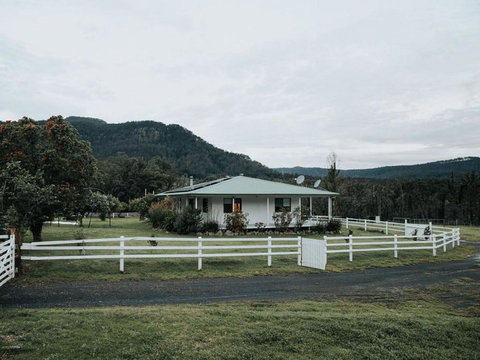 The Hamilton Kangaroo Valley - Tourism Adelaide 0