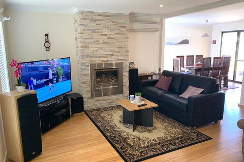 Beachside Escape - Tourism Adelaide 0