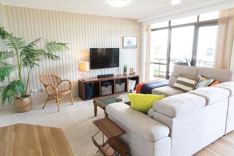 Beauty At The Beach - Modern Beachfront Apartment - Tourism Adelaide 3