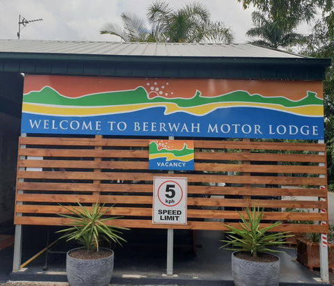Beerwah Motor Lodge - Tourism Adelaide 0