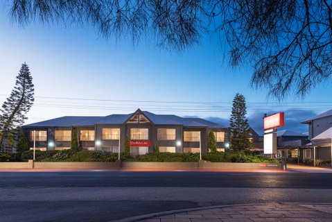 Bellevue On The Lakes - Tourism Adelaide 0