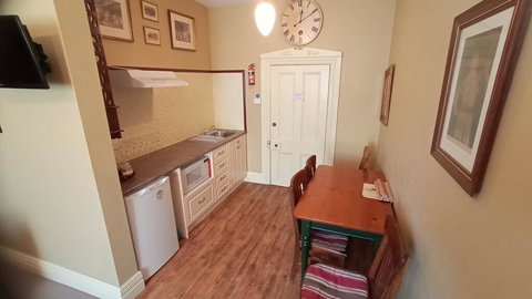 Blakes Manor Self Contained Heritage Accommodation - Tourism Adelaide 1