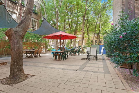 Blue Parrot Youth Hostel - Tourism Adelaide 1