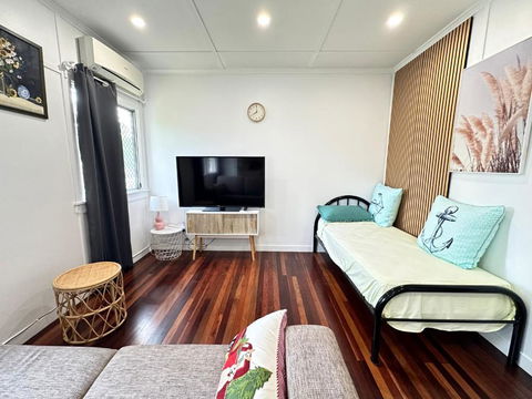 Zen Escape Guest House- Hidden Little Gem, Funky Corner, Boutique Granny Flat - Tourism Adelaide 3