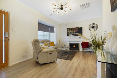 West Beach House 4U - Tourism Adelaide 0