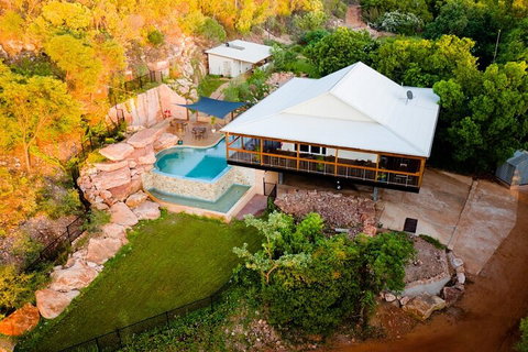 Giant Tides Tour - Cygnet Bay Pearl Farm - Tourism Adelaide 5