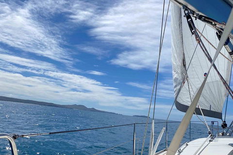Sailing Curlew Escape On Moreton Bay - Tourism Adelaide 4